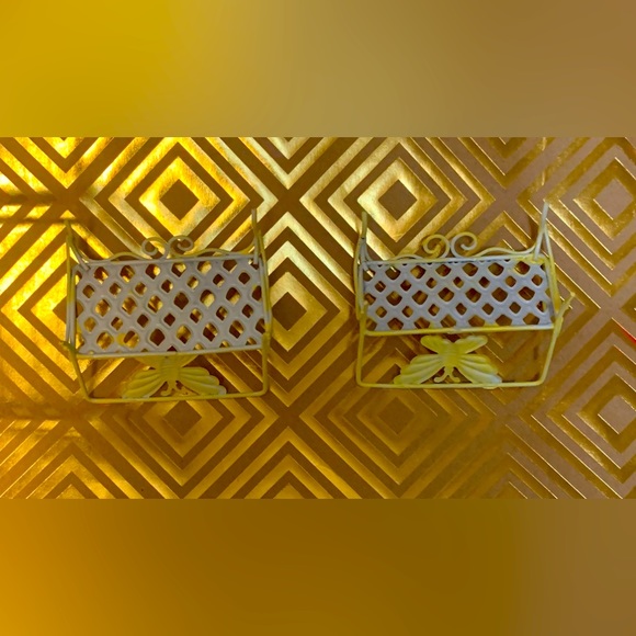 Set of 2 Tiny Yellow Butterfly Benches - Picture 6 of 7